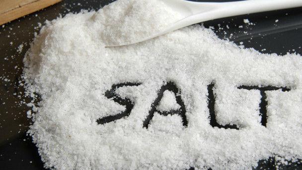 100 de grame de sare: câte linguri de masă. Cum se măsoară cantitatea potrivită fără greutăți