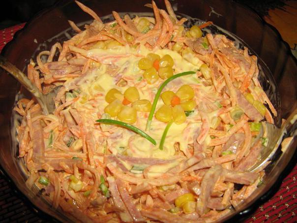 Pregătește o salată cu cârnați afumați și morcovi coreeni