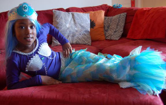 Mermaid costum cu mâinile tale de la materiale improvizate