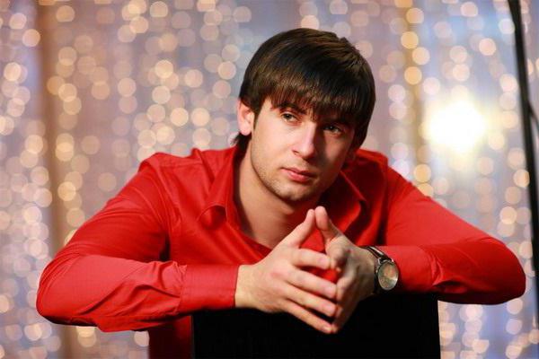 Biografia lui Azamat Bishtov: cariera muzicală și viața personală