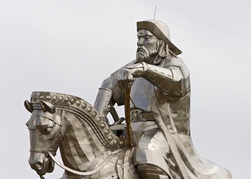 monumentul lui Genghis Khan din Mongolia