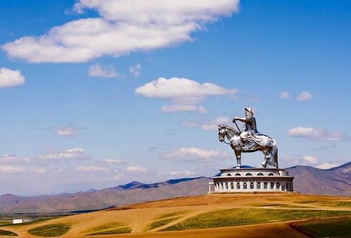 unde este monumentul lui Genghis Khan din Mongolia fotografie