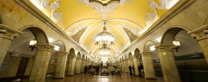 Stația de cale ferată Leningradsky. Stația de metrou Komsomolskaya