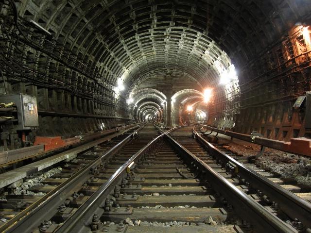 stația de metrou "Staraya derevnya"