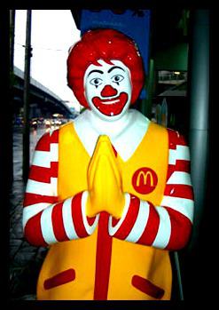 Ronald McDonald este mascota lui McDonald's