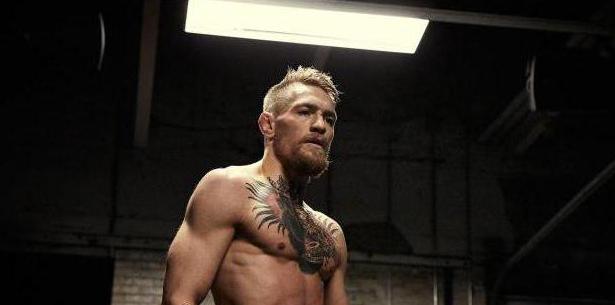 tatuajul lui McGregor pe spate